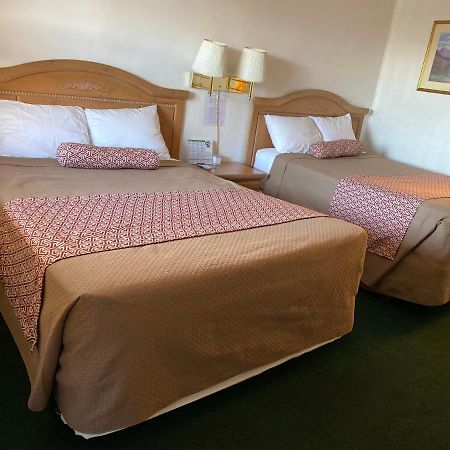 Rainbow Inn Carrizozo Bagian luar foto
