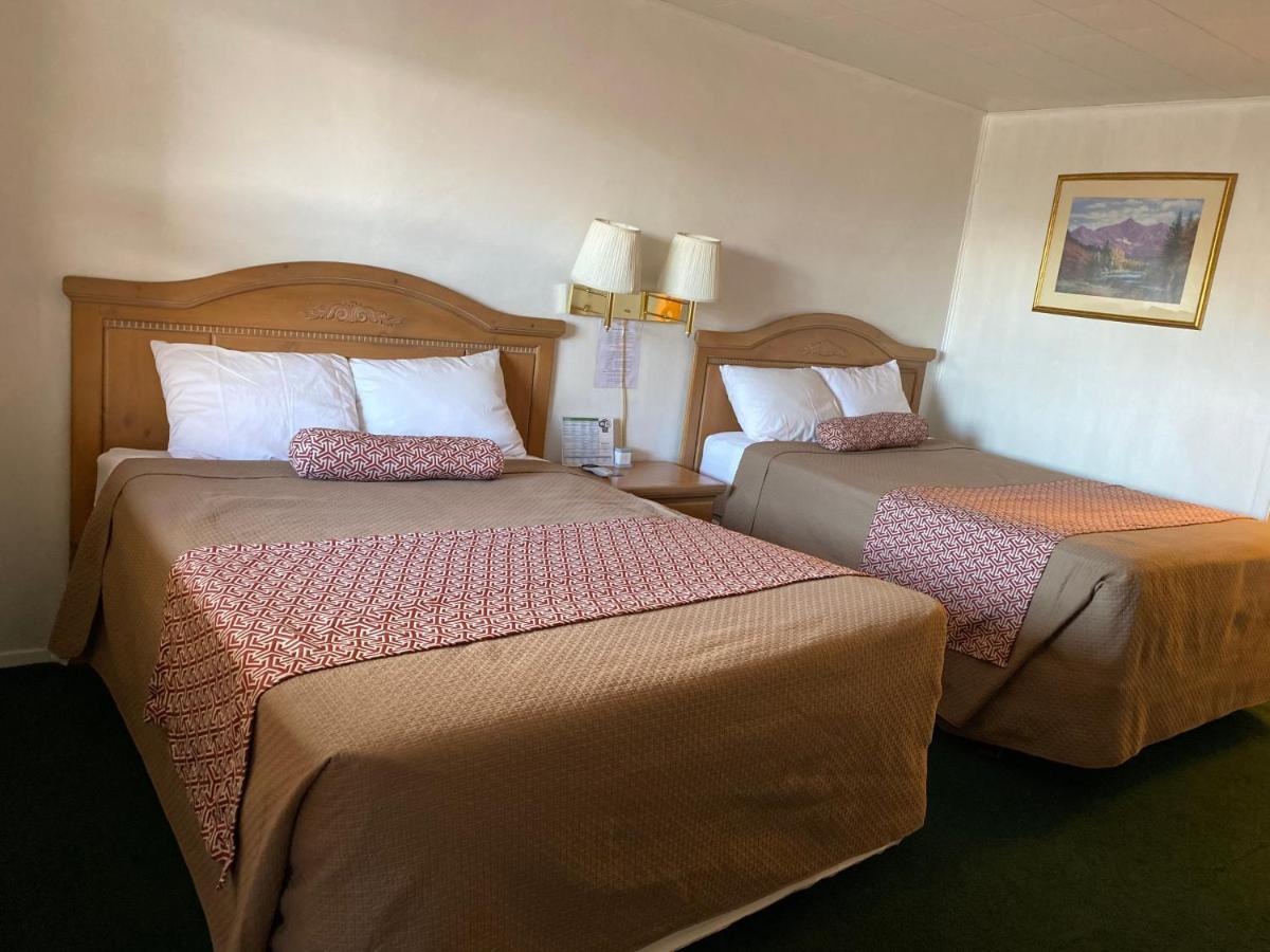 Rainbow Inn Carrizozo Bagian luar foto