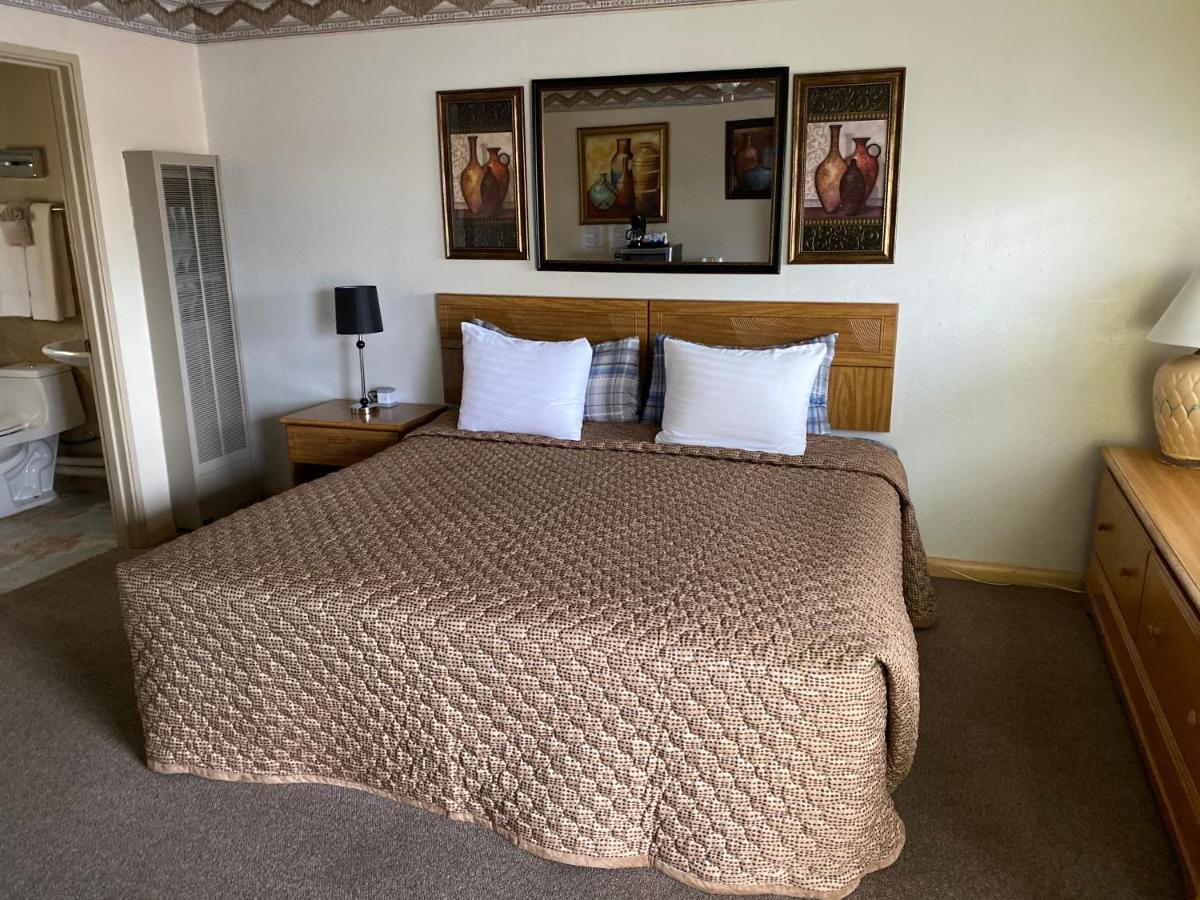 Rainbow Inn Carrizozo Bagian luar foto