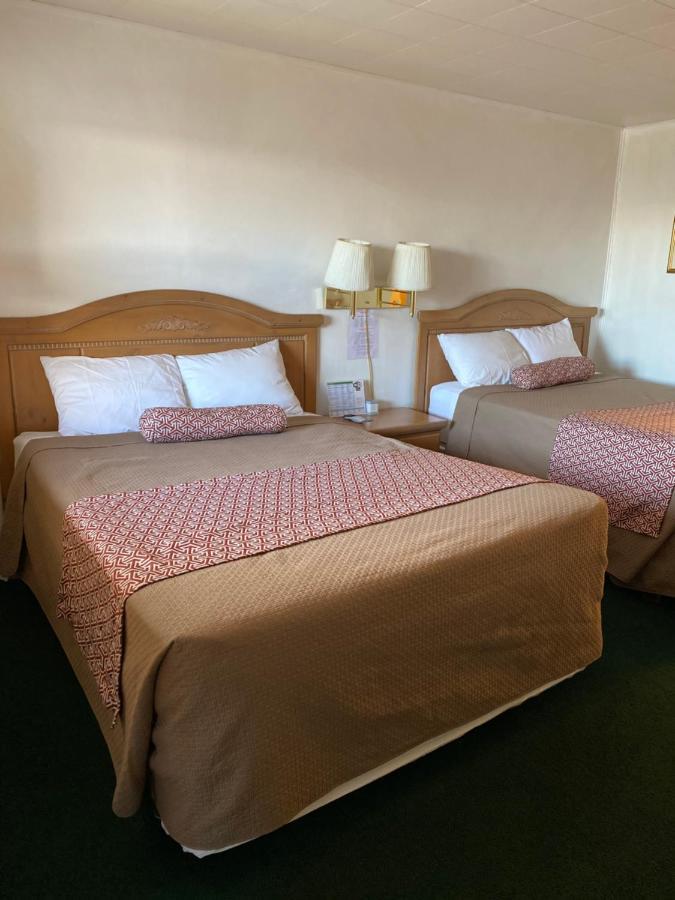 Rainbow Inn Carrizozo Bagian luar foto
