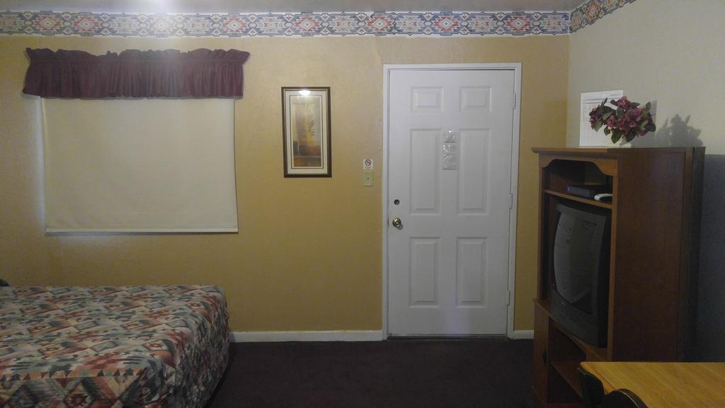Rainbow Inn Carrizozo Bagian luar foto