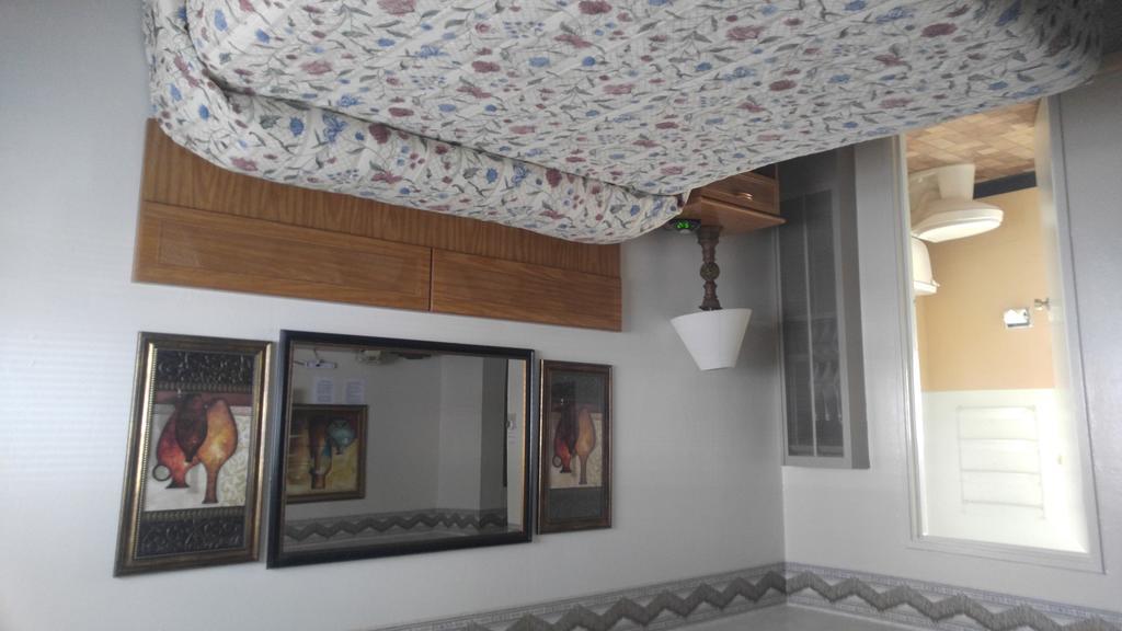 Rainbow Inn Carrizozo Bagian luar foto