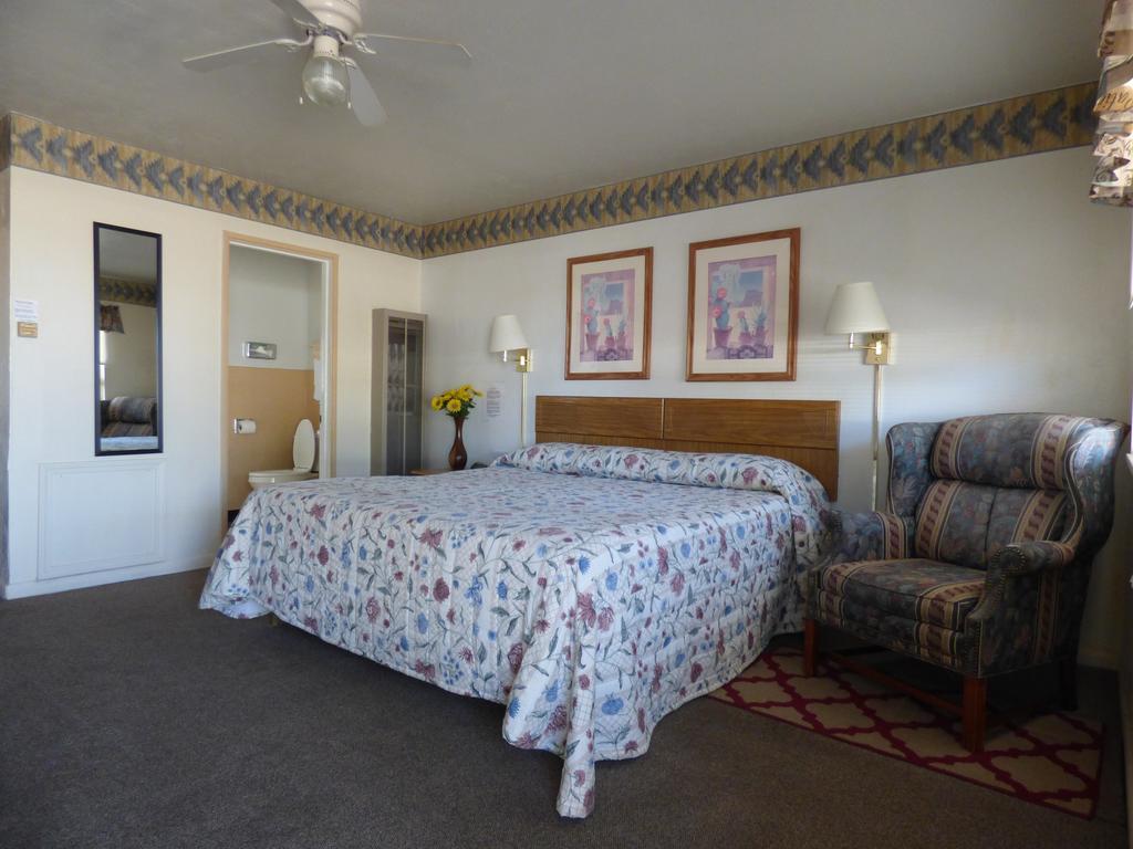 Rainbow Inn Carrizozo Bagian luar foto